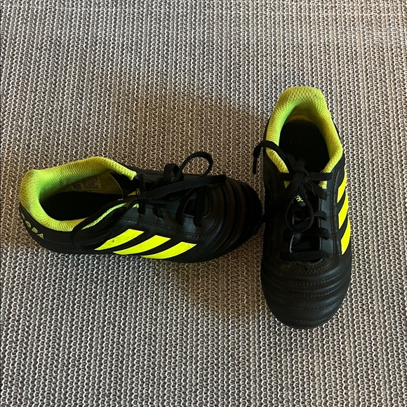 Good🎉 condition ADIDAS Copa Boys Soccer CLEATS Black and Neon Yellow- 11.5 - Picture 1 of 7